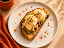 Grill Halloumi Egg Benedict 